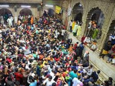 बांके बिहारी मंदिर में उमड़ा आस्था का सैलाब