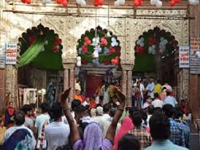 श्री बांके बिहारी मंदिर में उमड़ा आस्था का सैलाब